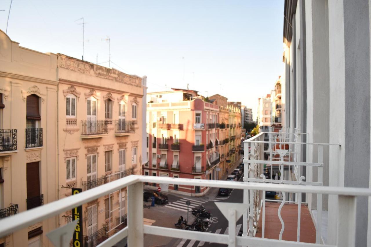 Gran Apartamento Cerca De Ruzafa Valencia Exterior photo